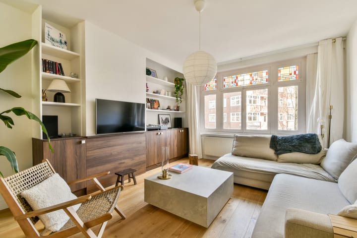 Foto 2 van Paramariboplein 31-1