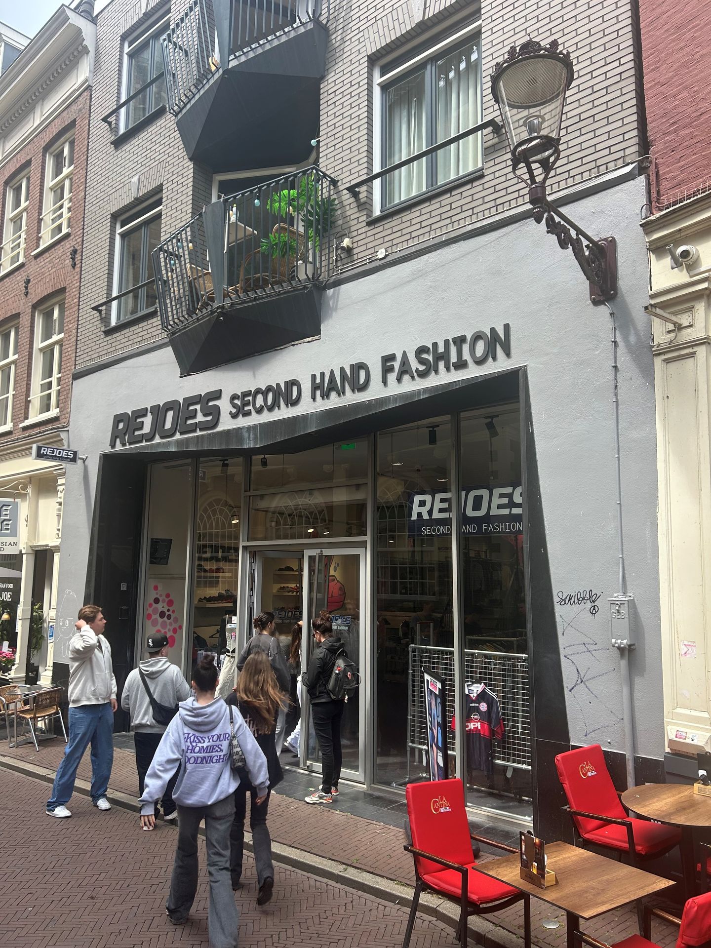 View photo 2 of Gravenstraat 50