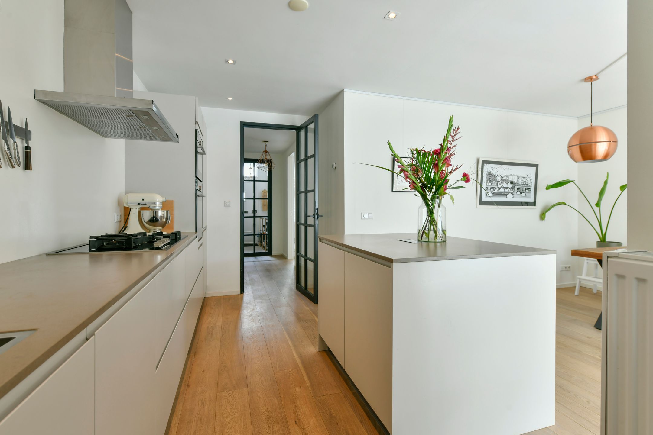 Photo 12 of Hectorstraat 7-H