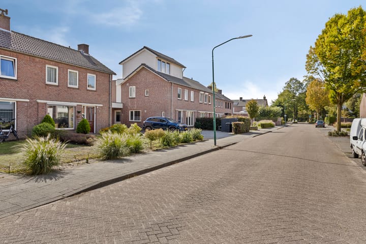 Photo 10 of Van Malsenstraat 48