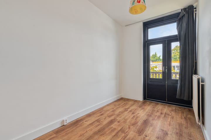 Foto 9 van Caan van Necklaan 45