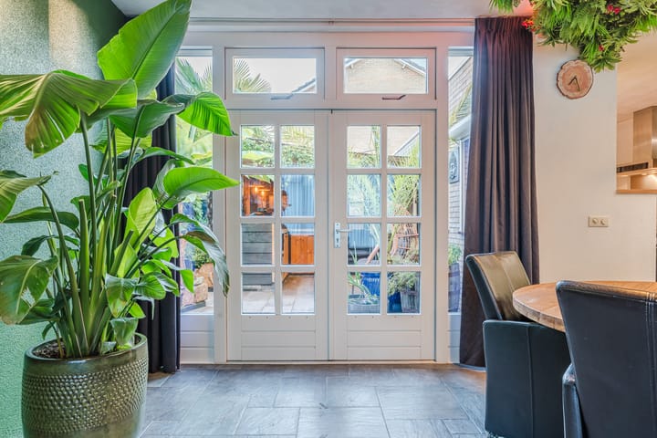 Foto 14 van De Ruijterstraat 45