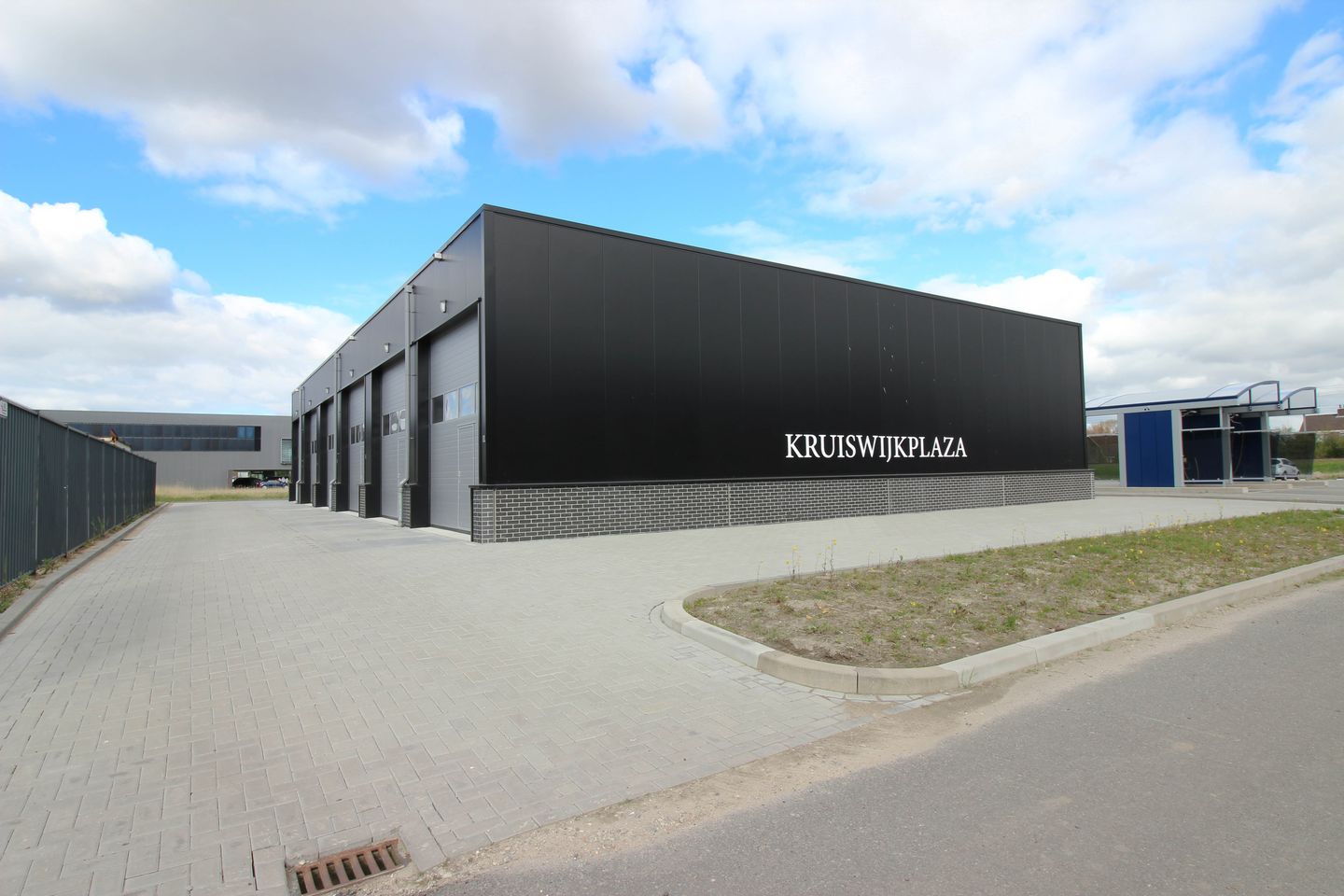 View photo 1 of Middenring 2-G