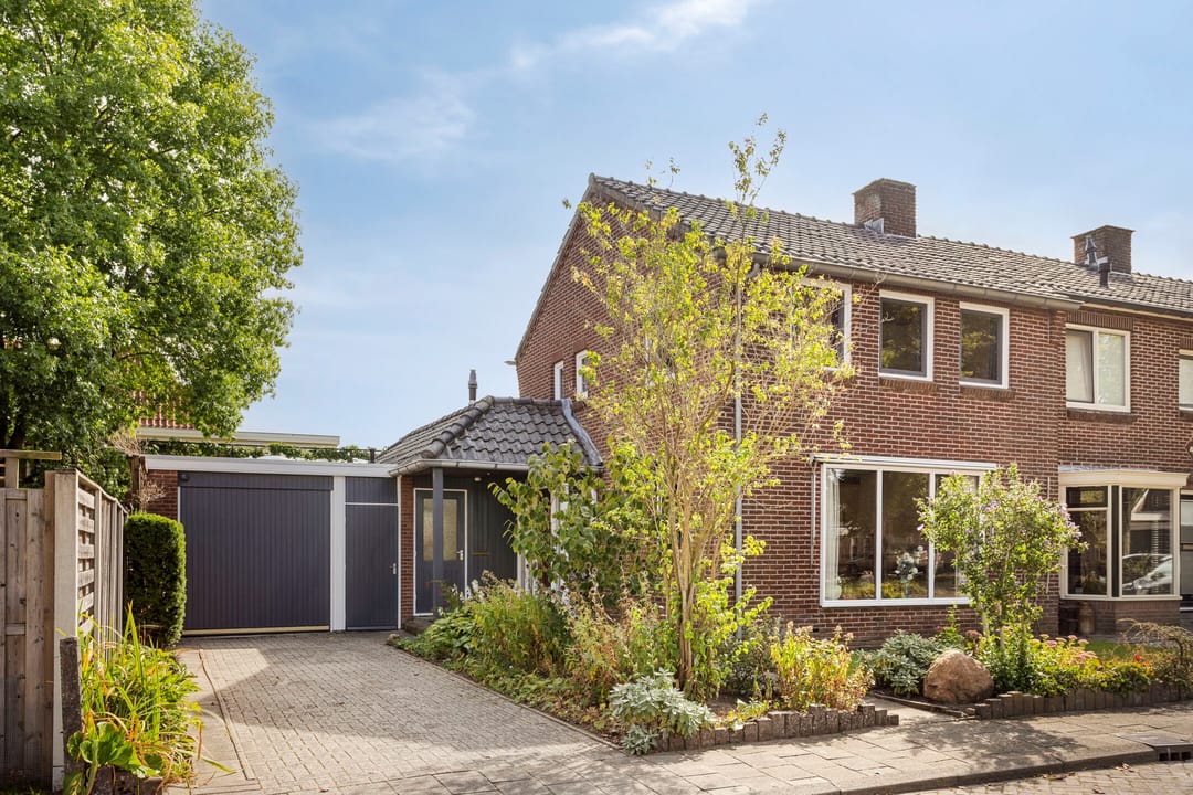 Foto 1 van Julianaplein 12