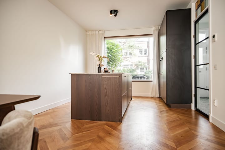 Foto 15 van Van 't Hoffstraat 59