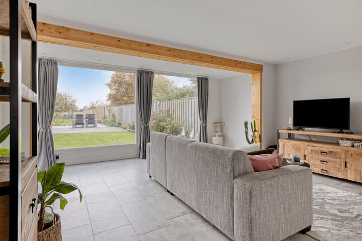 Photo 6 of Weeldeweg 23