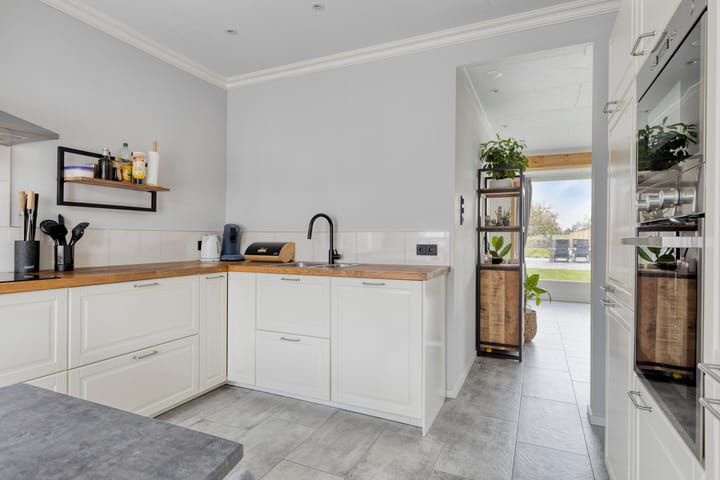 Photo 10 of Weeldeweg 23