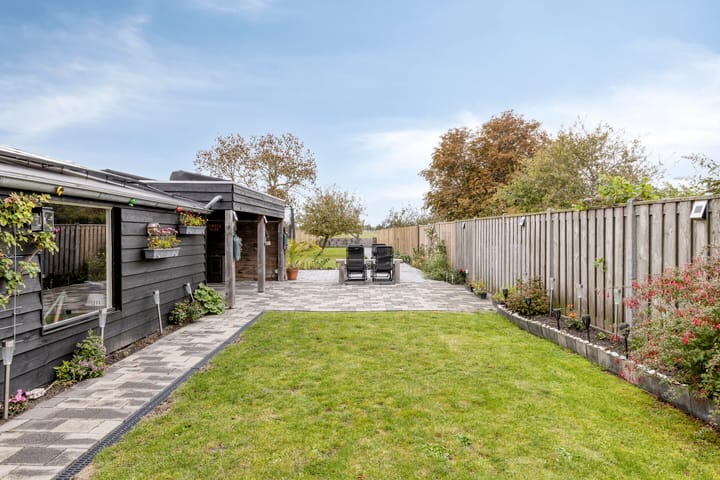 Photo 2 of Weeldeweg 23