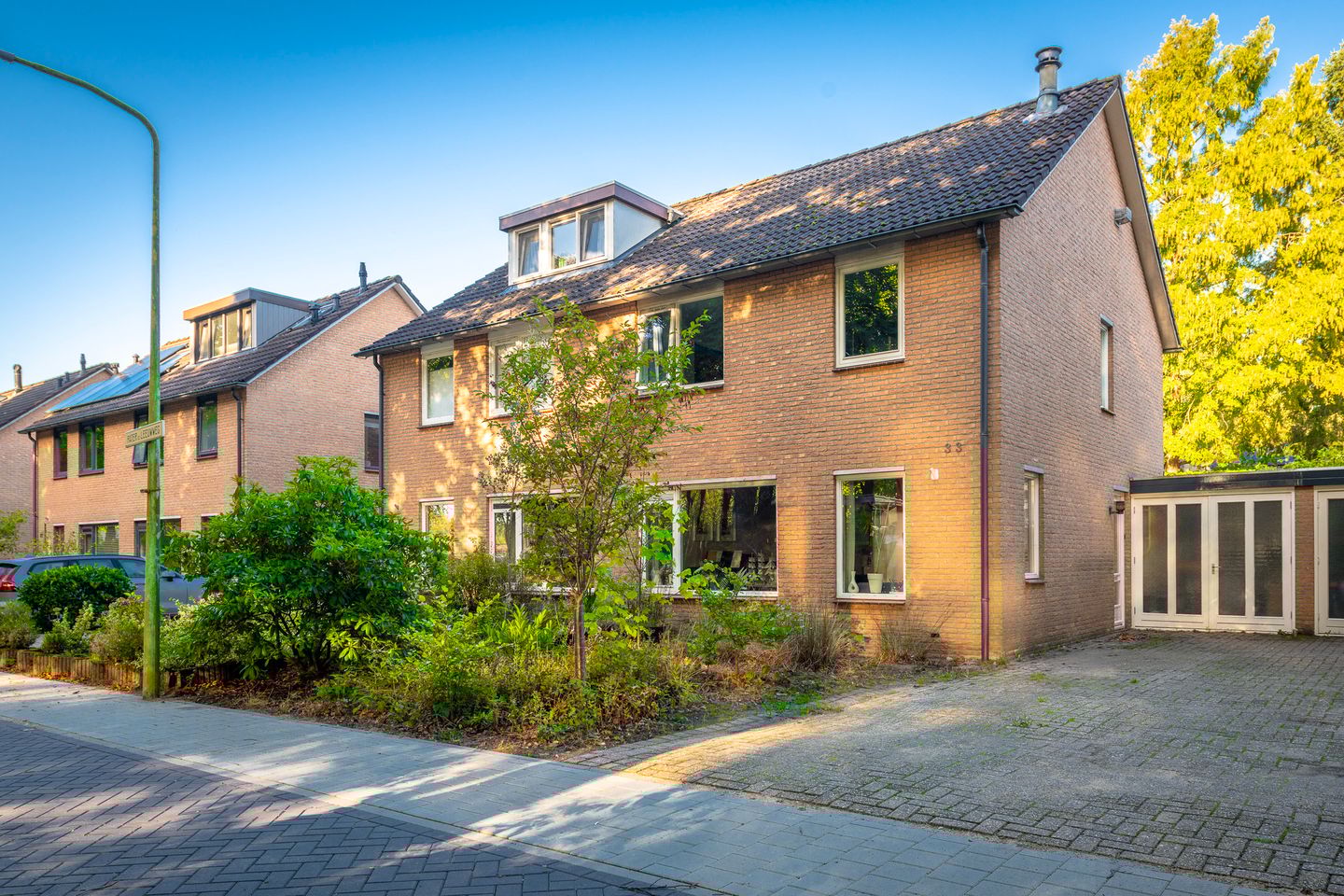 Foto 1 van Pater de Leeuwweg 33