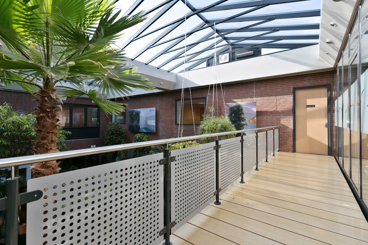 Bekijk foto 1 van Jan Tinbergenstraat 4