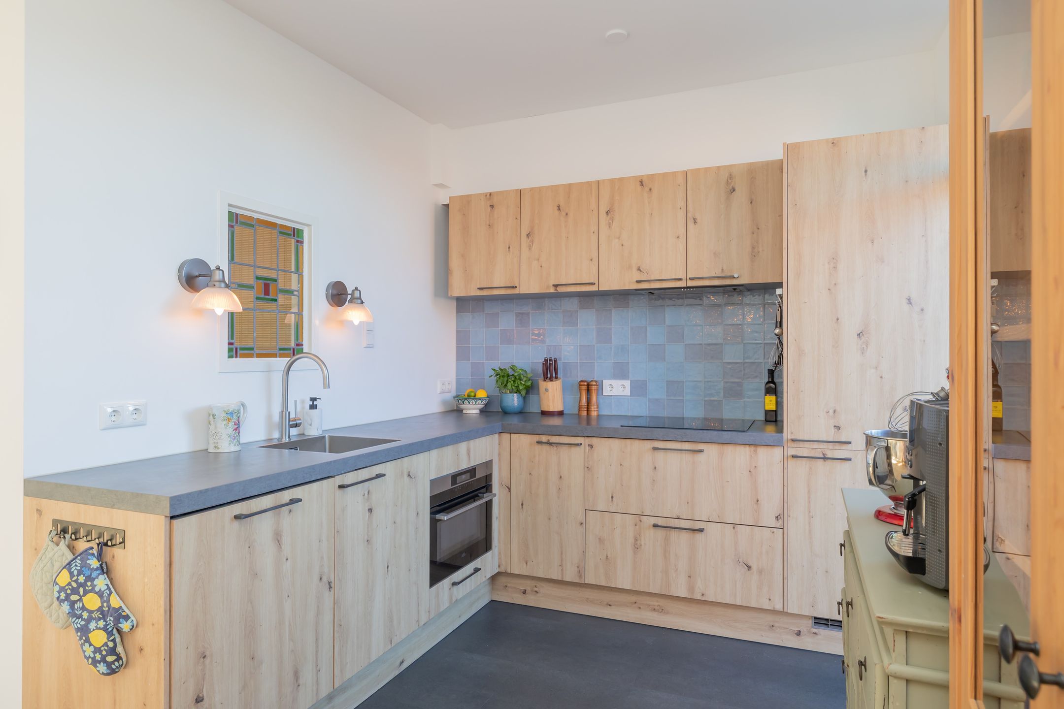 Foto 15 van Oranjeboomstraat 42