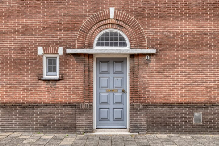 Photo 2 of Middenstraat 1