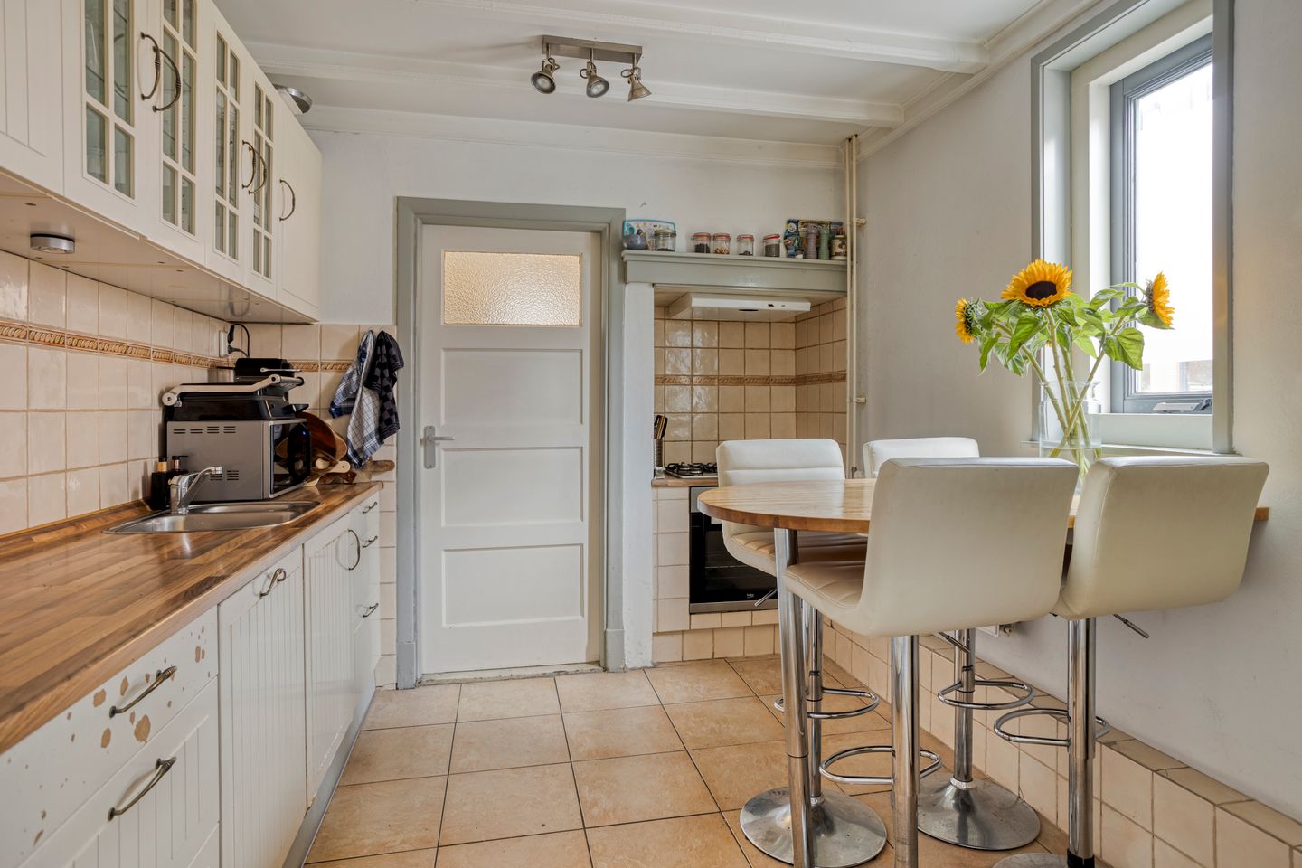 Photo 14 of Middenstraat 1