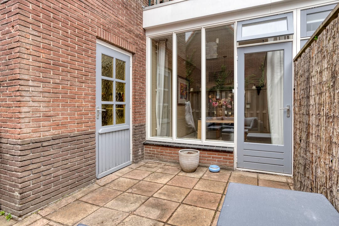 Photo 32 of Middenstraat 1