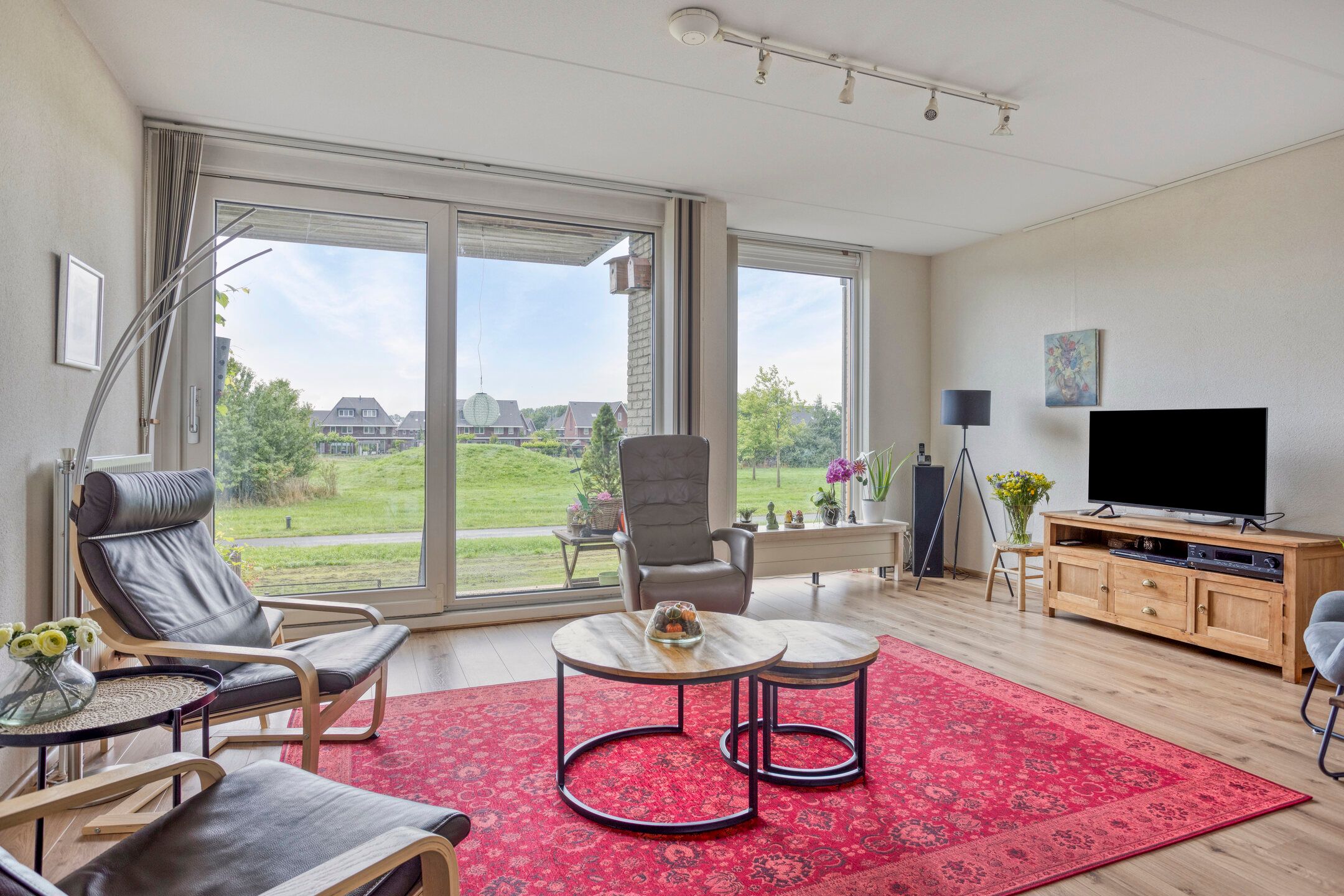 Foto 3 van Weegbree 25