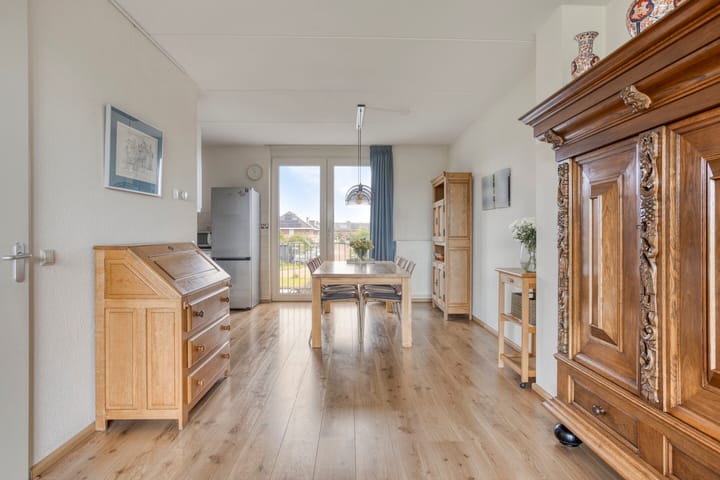 Foto 10 van Weegbree 25