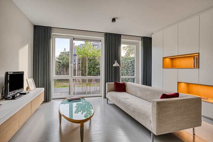 Foto 2 van Burgemeester Houbenplein 6