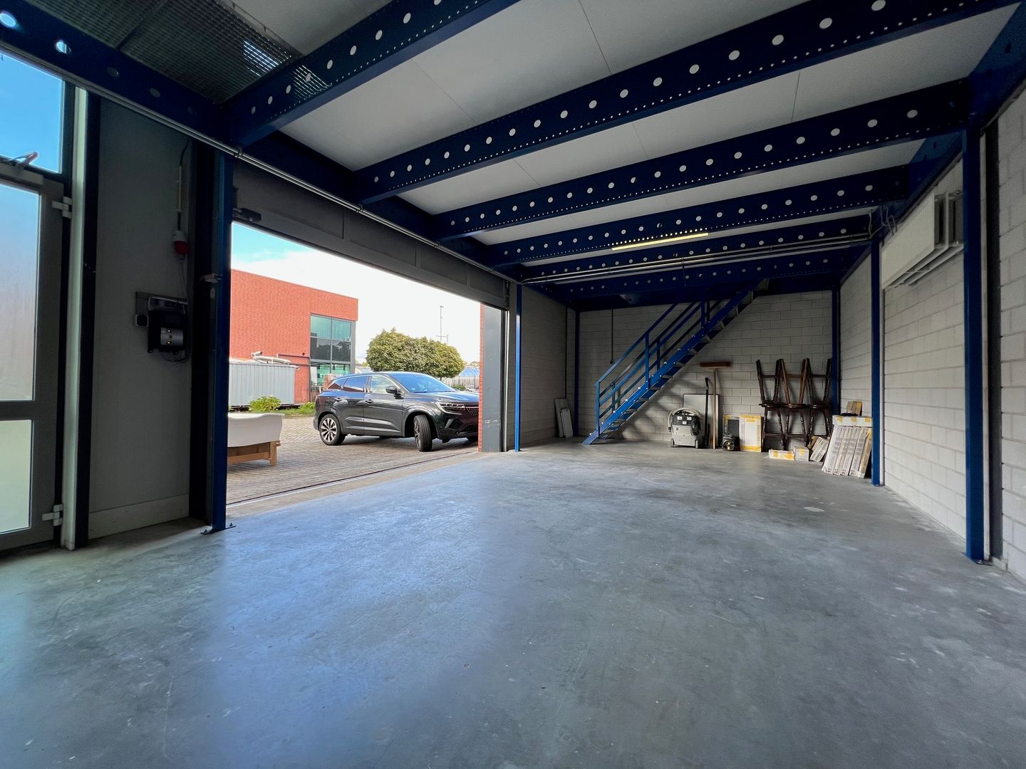 Bekijk foto 5 van Newtonweg 12