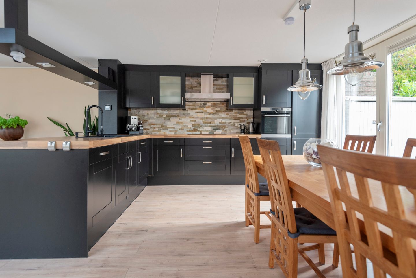 Foto 20 van Atletiekstraat 60