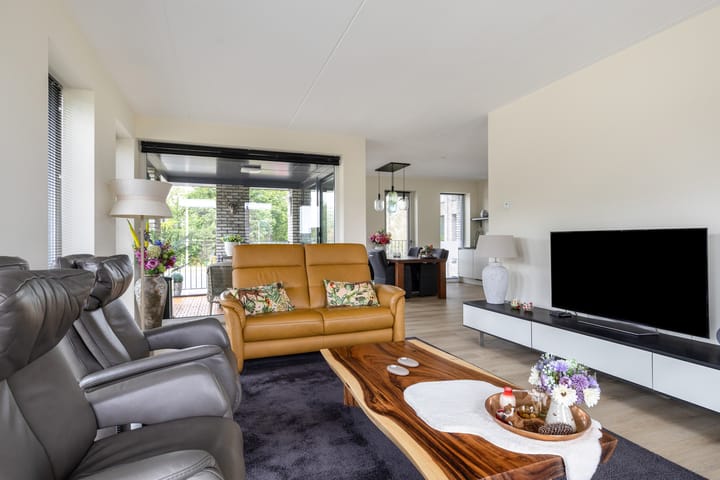 Photo 2 of Reeshofweg 44