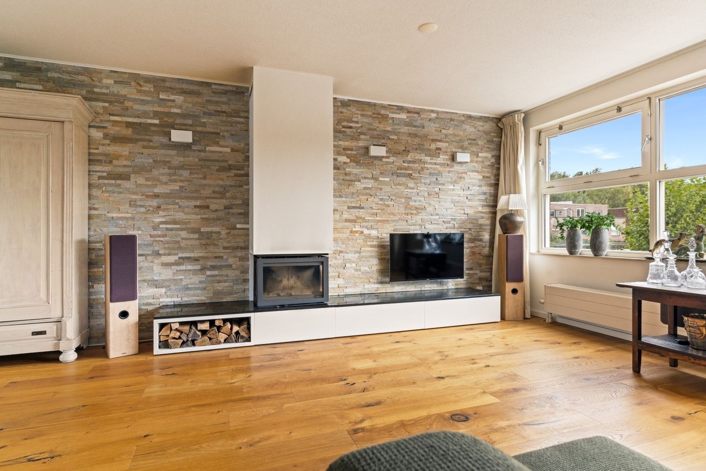 Photo 4 of Diopter 202