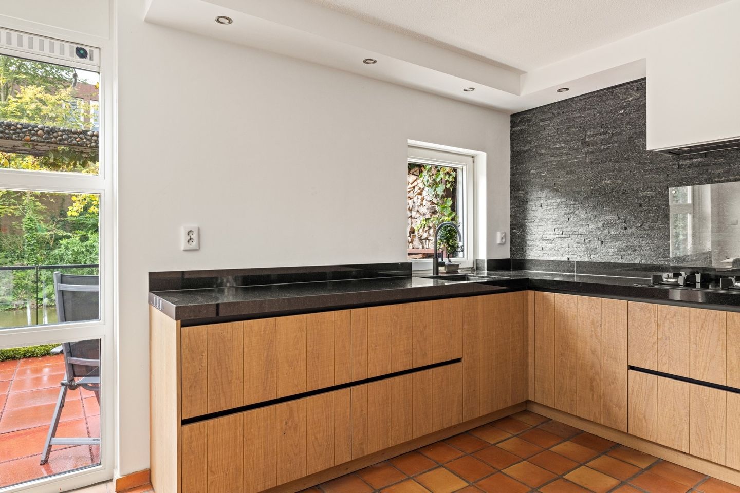 Photo 14 of Diopter 202