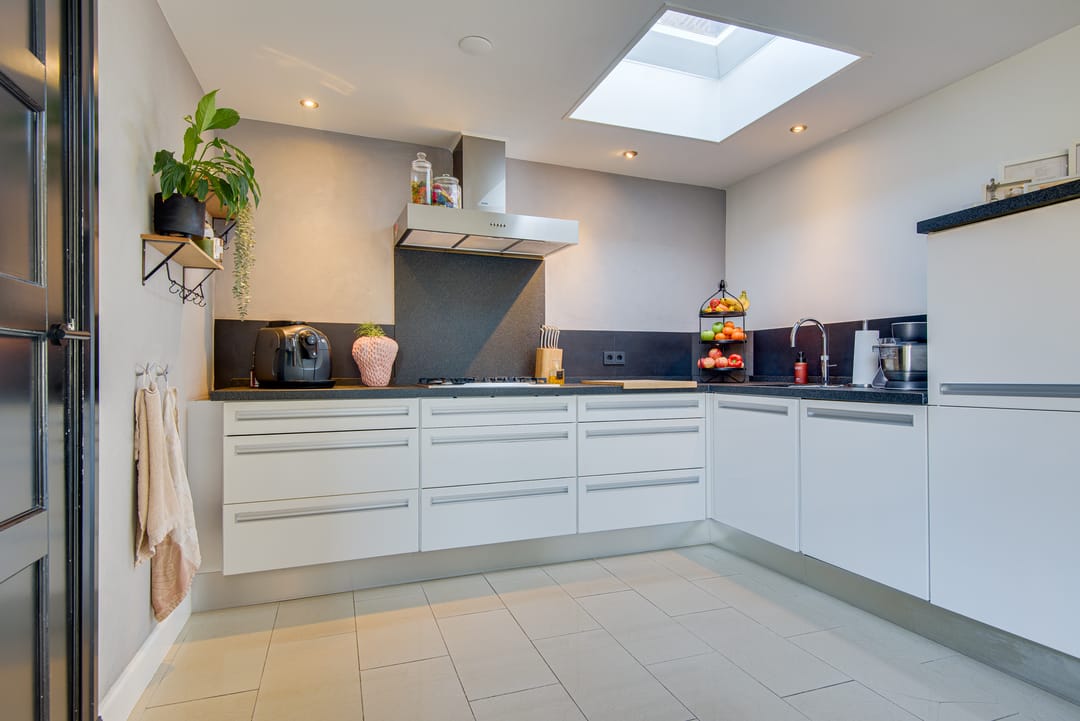 Photo 11 of Burgemeester J. Roseboomstraat 36