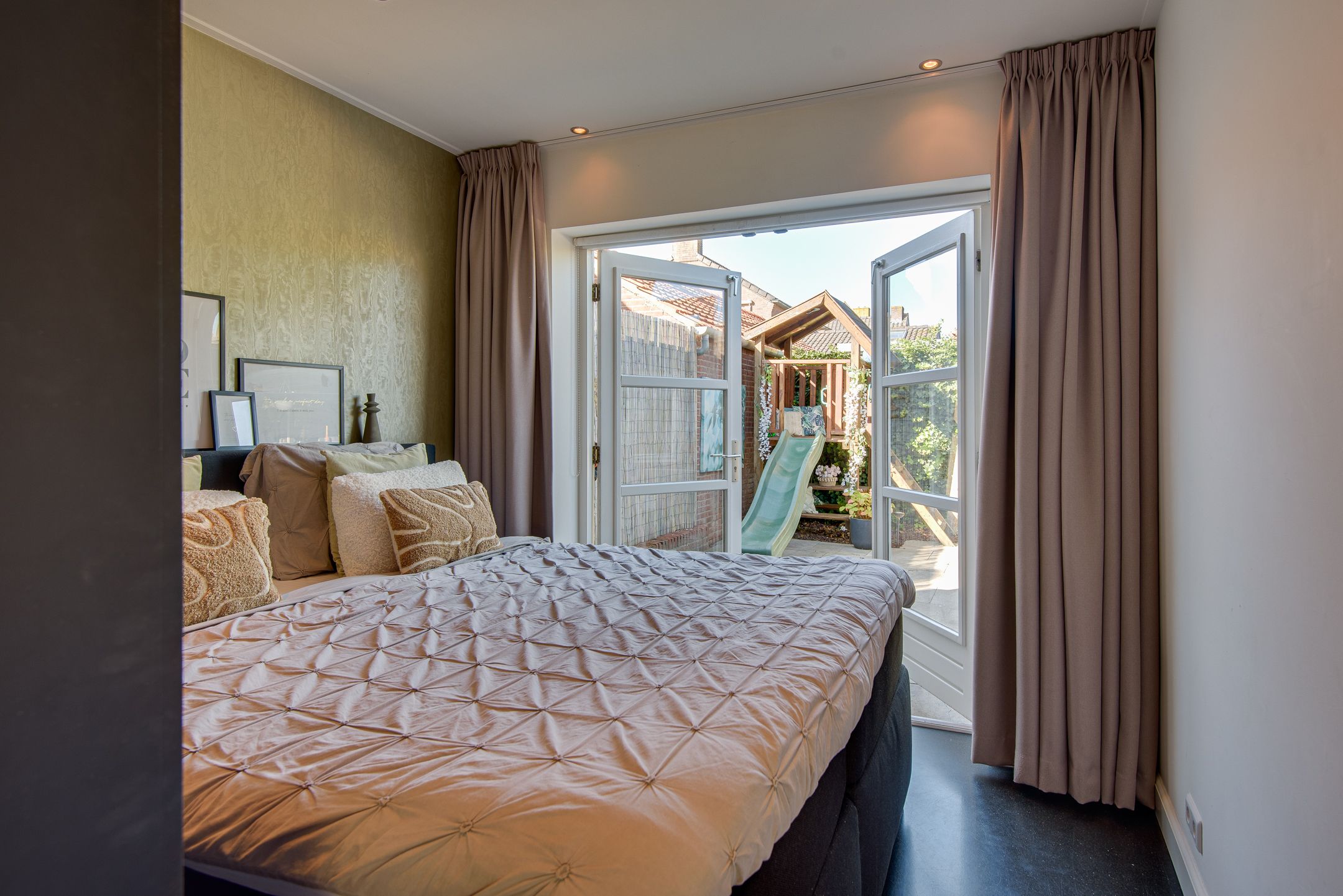 Photo 18 of Burgemeester J. Roseboomstraat 36