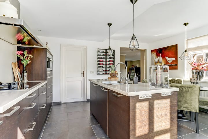 Foto 15 van Van Haarenstraat 9