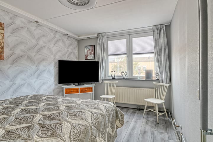 Photo 15 of Tempeststraat 7-A