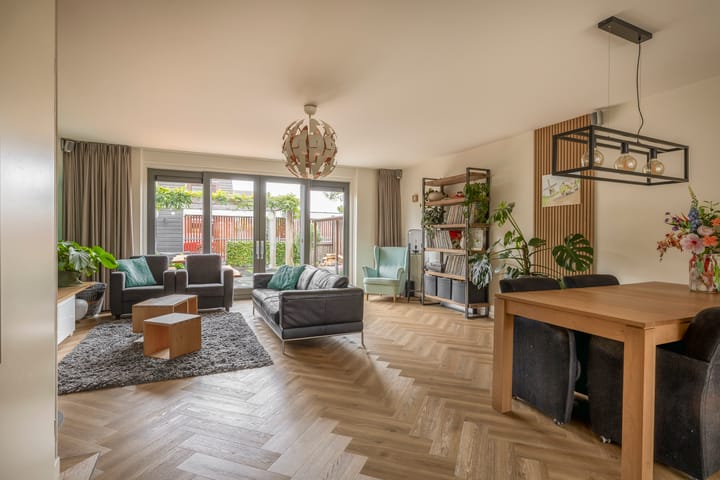 Photo 2 of Ambachtssingel 74