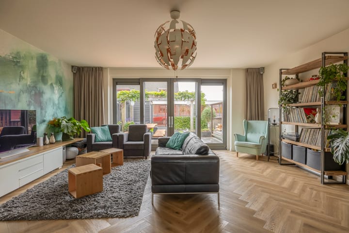 Photo 8 of Ambachtssingel 74