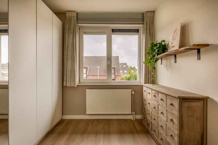 Photo 22 of Ambachtssingel 74