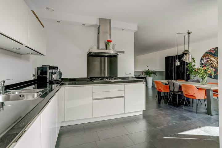 Photo 14 of H.W. van Heelstraat 1-B