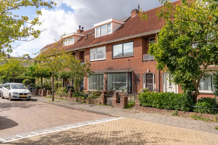 Photo 2 of Van den Broekelaan 3