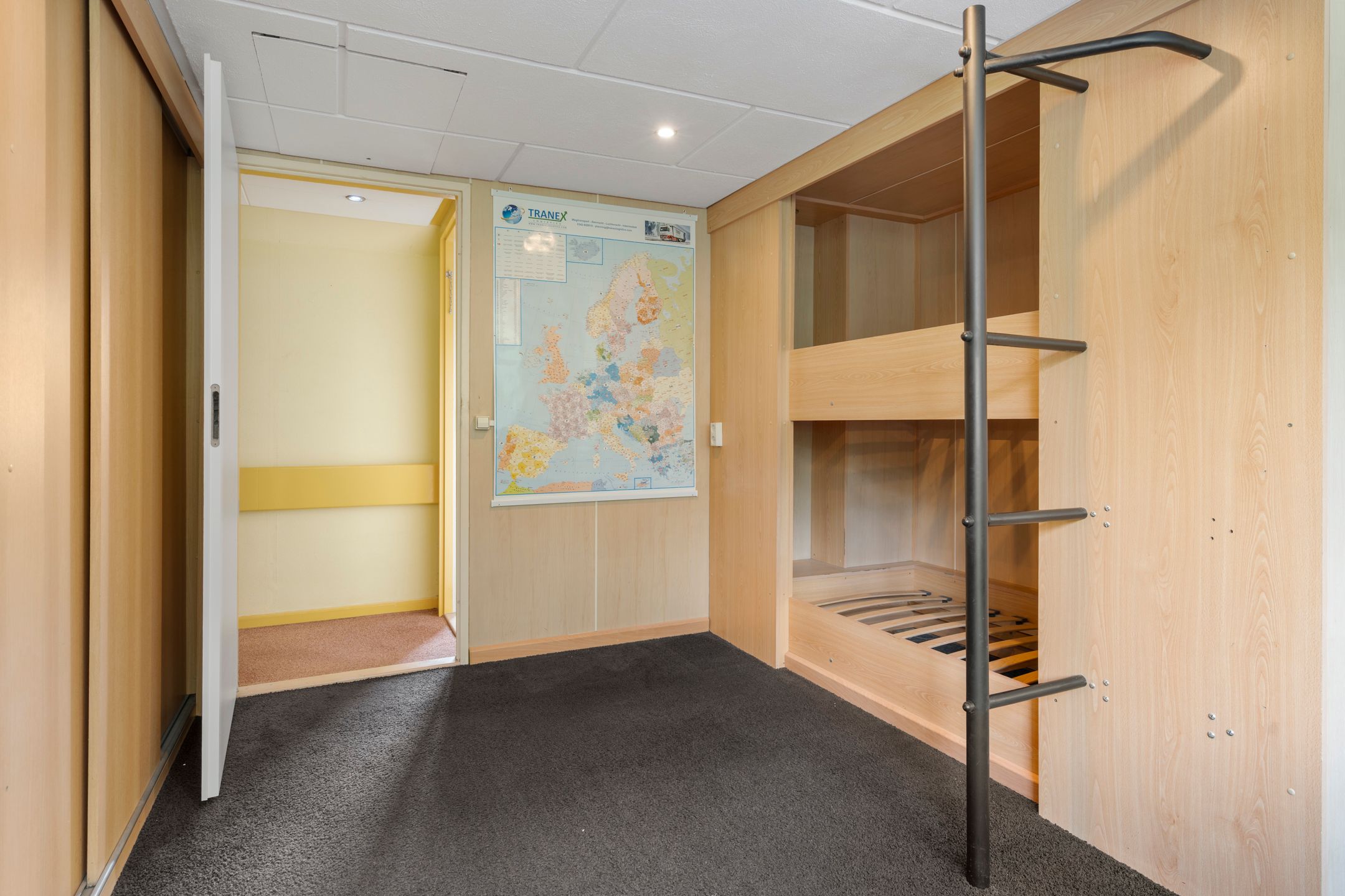 Photo 39 of Achterstraat 30