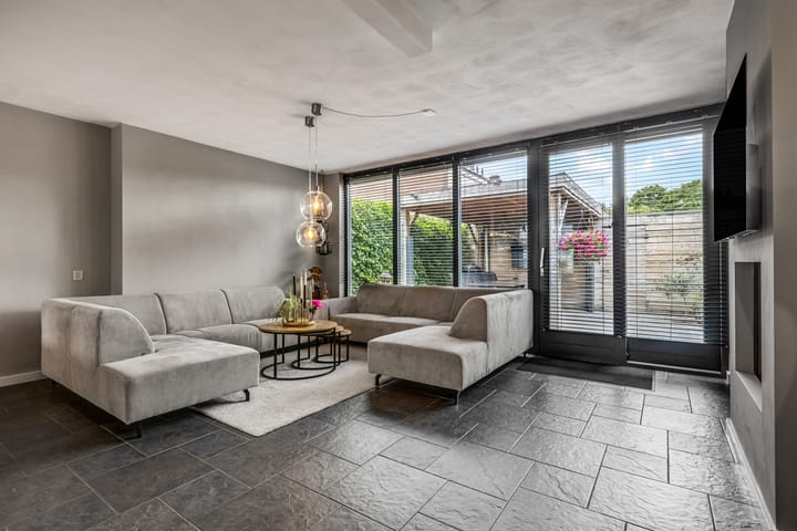 Foto 3 van Burg W E v Weedelaan 7