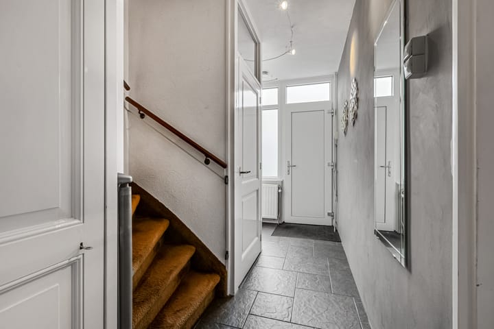 Foto 6 van Burg W E v Weedelaan 7