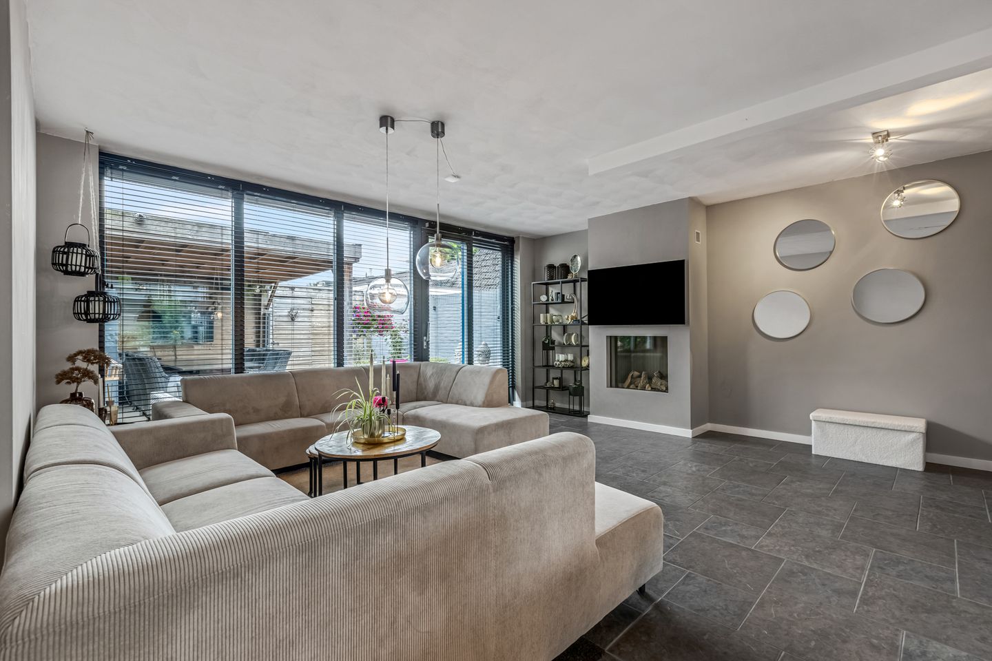 Foto 10 van Burg W E v Weedelaan 7