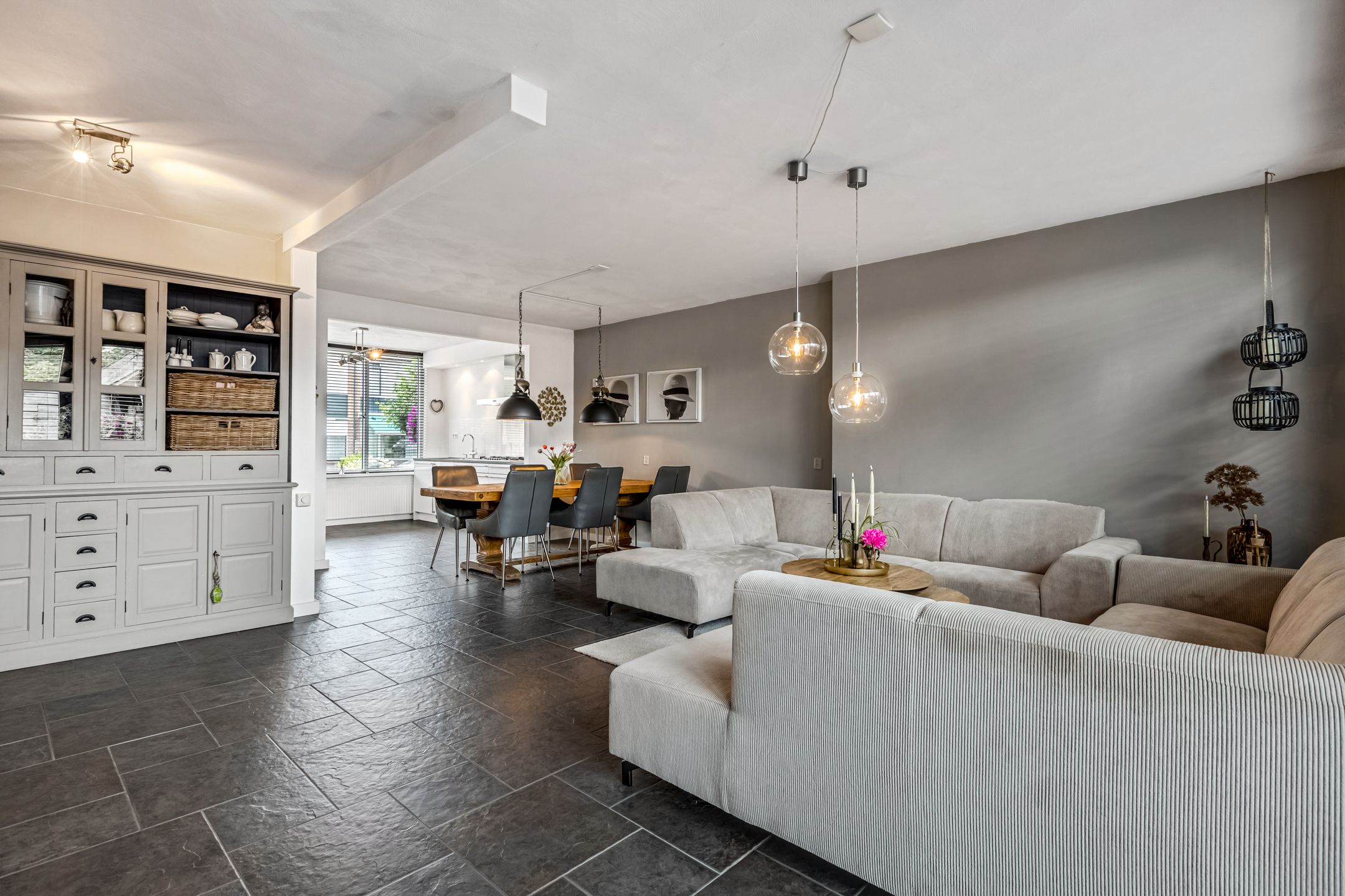 Foto 12 van Burg W E v Weedelaan 7