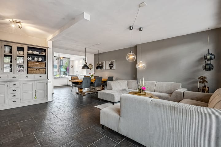 Foto 12 van Burg W E v Weedelaan 7