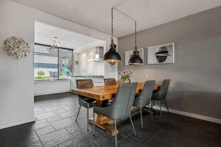 Foto 14 van Burg W E v Weedelaan 7