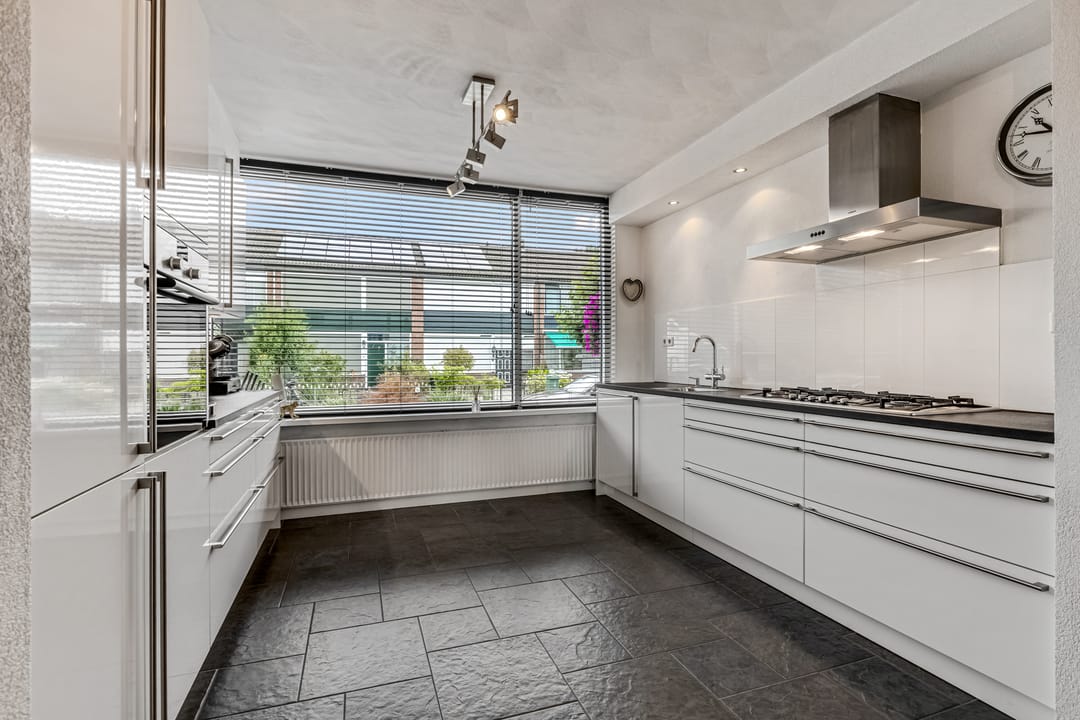 Foto 17 van Burg W E v Weedelaan 7