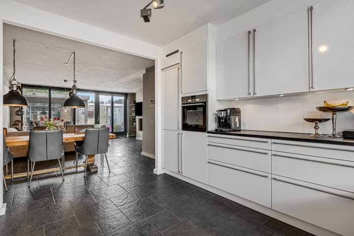 Foto 18 van Burg W E v Weedelaan 7