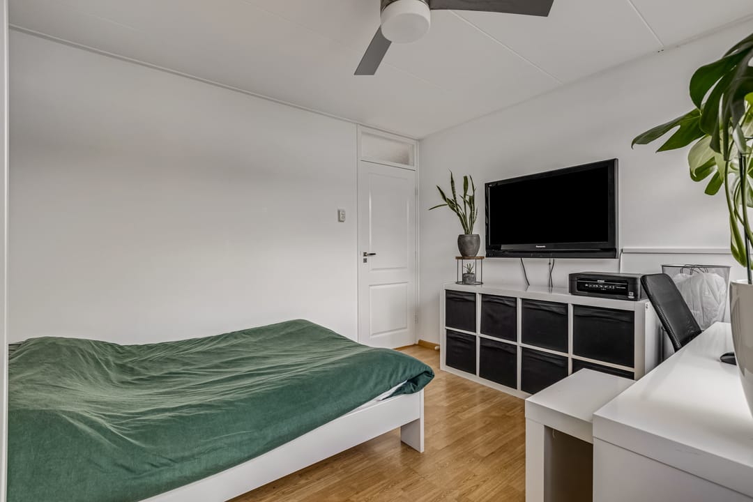 Foto 22 van Burg W E v Weedelaan 7