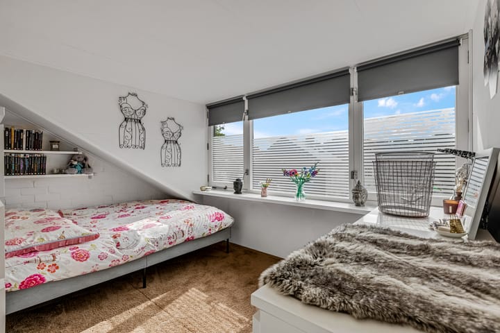 Foto 29 van Burg W E v Weedelaan 7