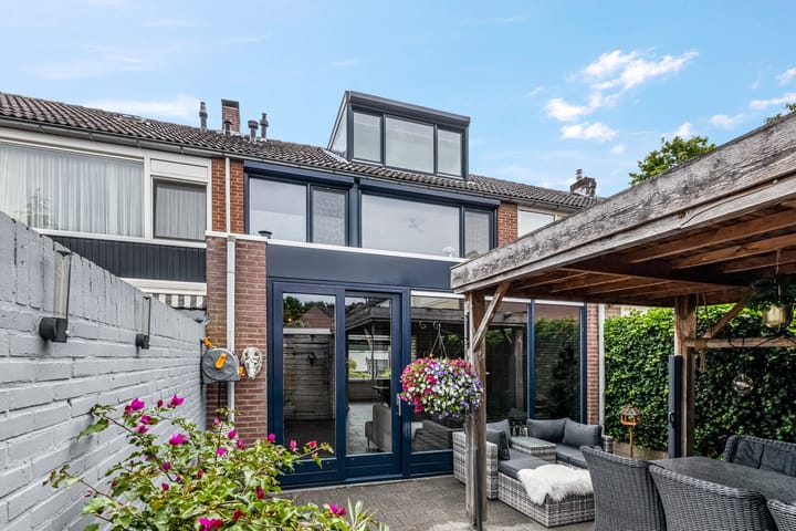 Foto 31 van Burg W E v Weedelaan 7