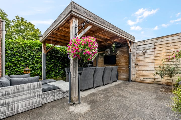 Foto 32 van Burg W E v Weedelaan 7