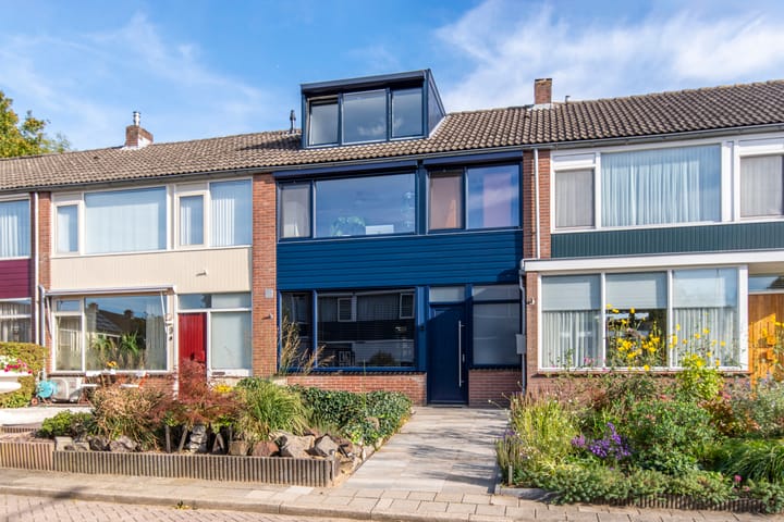 Foto 33 van Burg W E v Weedelaan 7