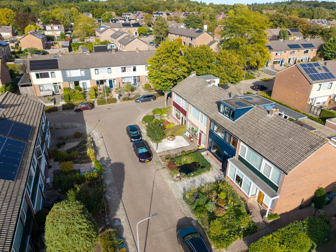 Foto 37 van Burg W E v Weedelaan 7